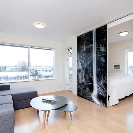 Overlooking The City, Bright & Cozy - Free Parking Reykjavík Esterno foto