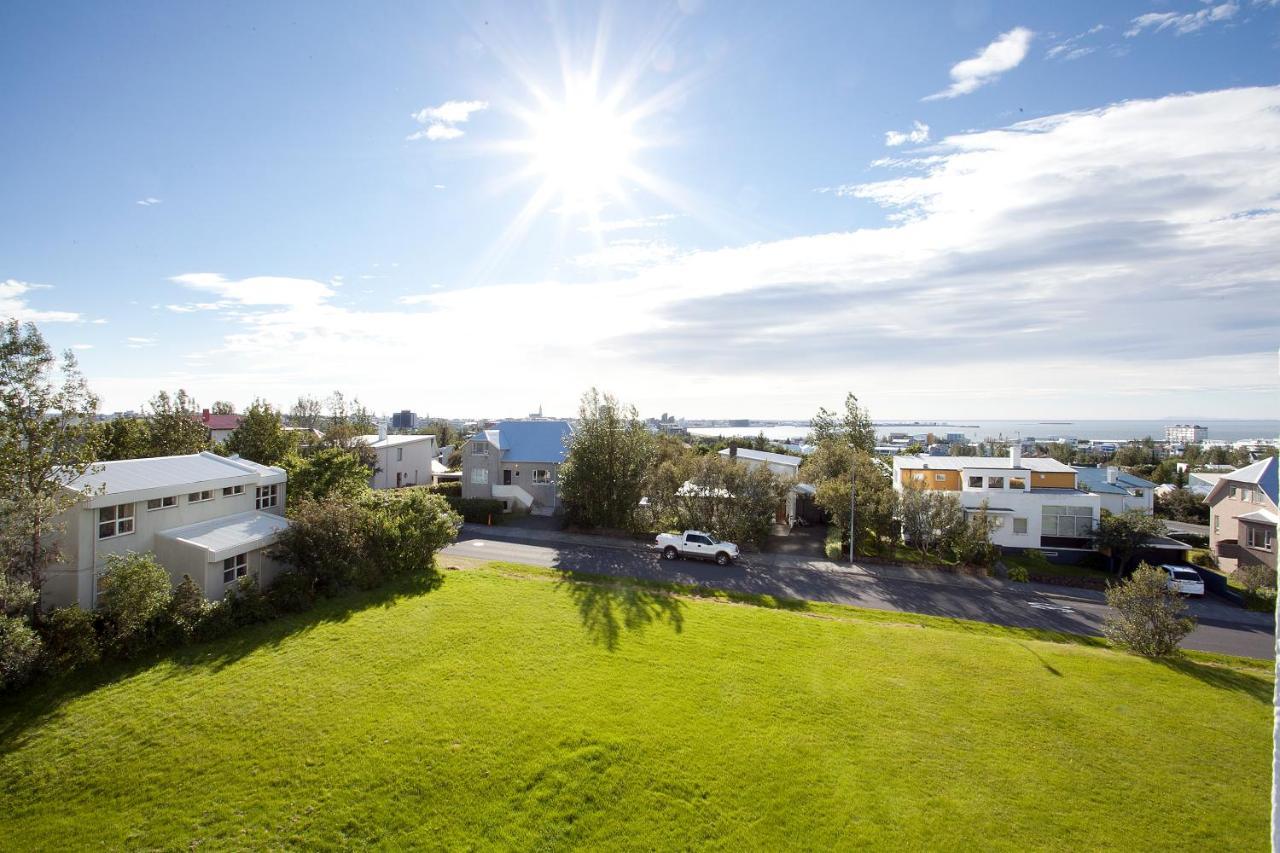 Overlooking The City, Bright & Cozy - Free Parking Reykjavík Esterno foto