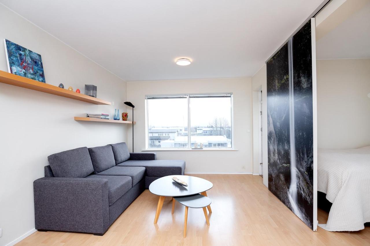 Overlooking The City, Bright & Cozy - Free Parking Reykjavík Esterno foto